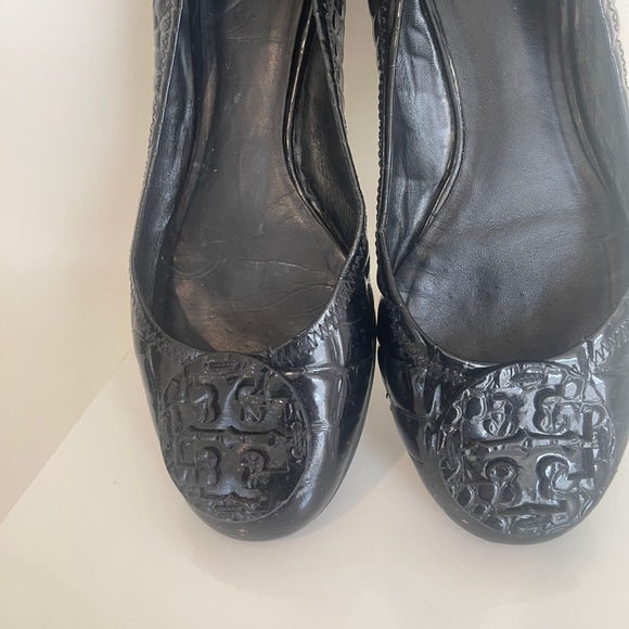 Tory Burch Reva Croc Embossed Ballet Flats - Picture 11 of 16